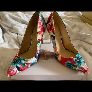 Jessica Simpson purla heels